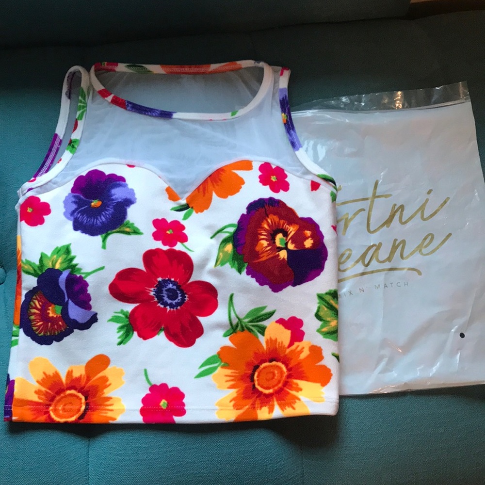 Brand new Kortni Jeane top